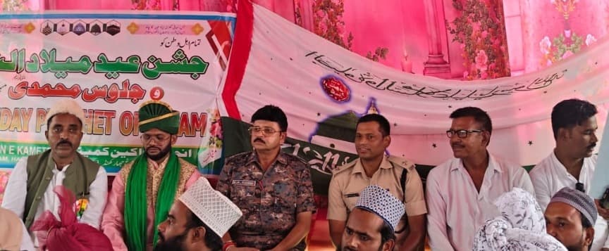 बरही के मोहम्मदी ग्राउंड में ईद मिलादुन्नबी पर विशाल जलसा, अमन और भाईचारे का दिया गया पैगाम, डीएसपी और पूर्व विधायक सहित सैकड़ों लोग हुए शामिल