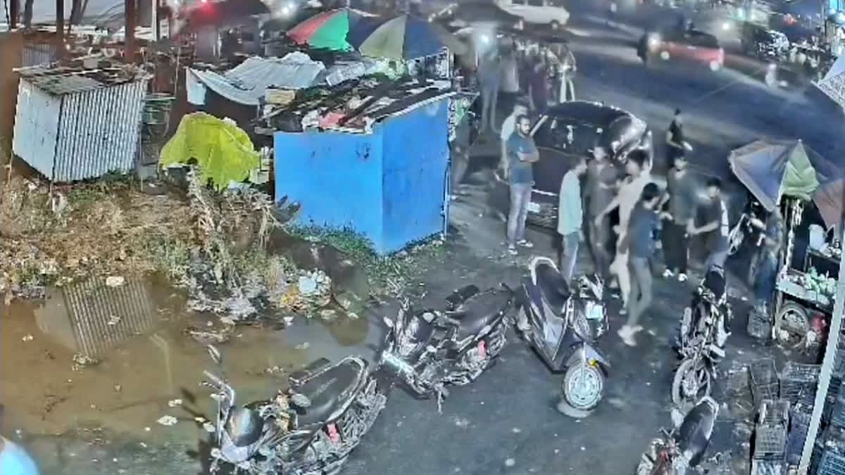 धनबाद में ज्वेलरी दुकान में घुसकर तोड़फोड़, दुकानदार पर हमला