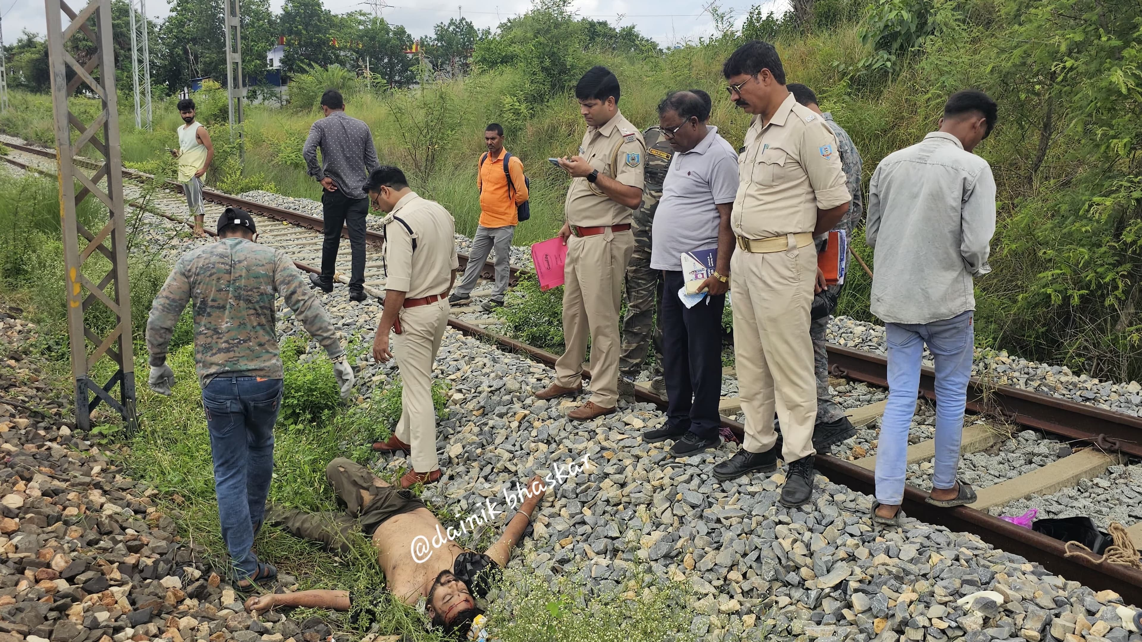 आईडीएफसी बैंक कर्मी का शव धनबाद-गया रेलखंड पर मिला, जांच में जुटी पुलिस