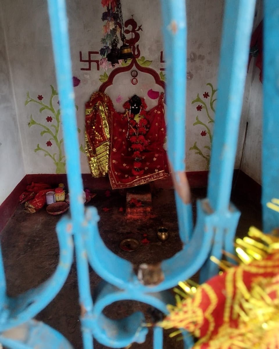 माता कौलेश्वरी के दरबार में चोरी, सोने का मुकुट और आभूषण ले उड़े चोर