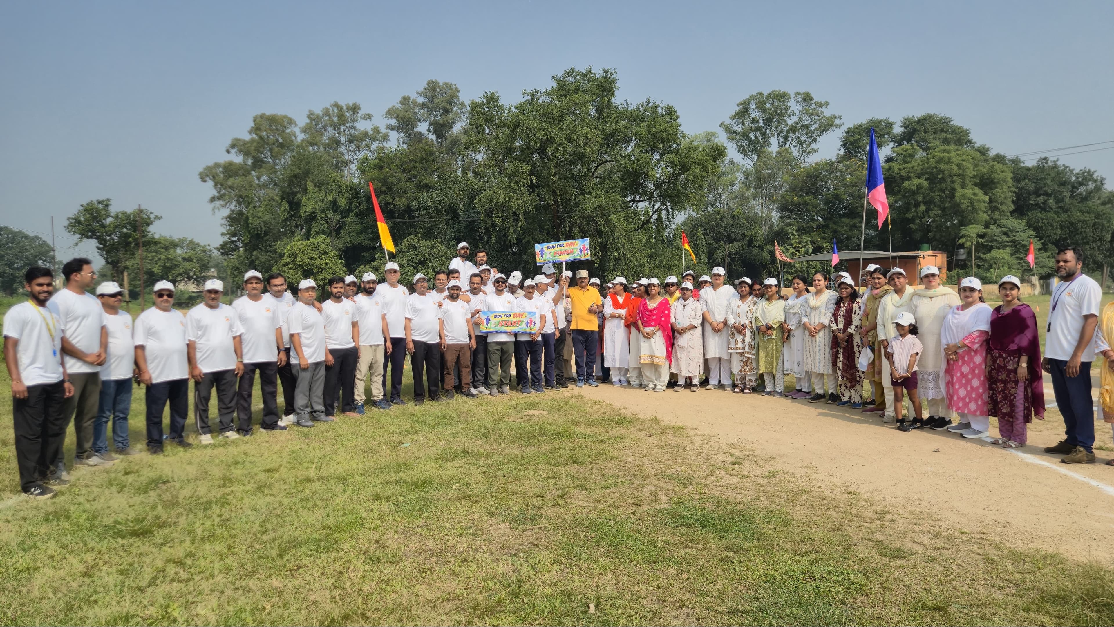 गांधी-शास्त्री जयंती पर दौड़े शिक्षक-विद्यार्थी, ‘रन फॉर डीएवी’ में दिखा उत्साह