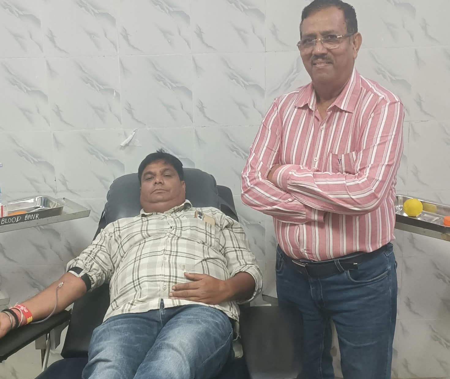 पवन सिन्हा ने रक्तदान कर गर्भवती महिला की जान बचाने में मदद की