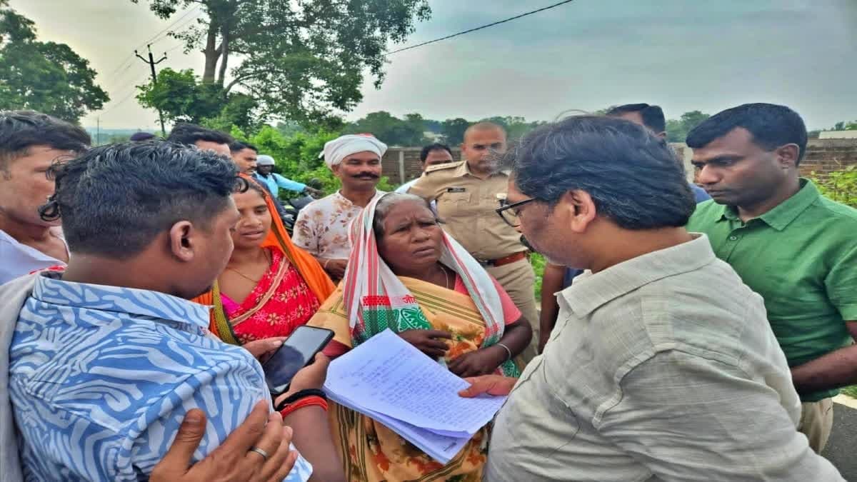 मुख्यमंत्री हेमंत सोरेन पहुंचे जोन्हा फॉल, झारखंड की प्राकृतिक खूबसूरती को बताया अनमोल धरोहर