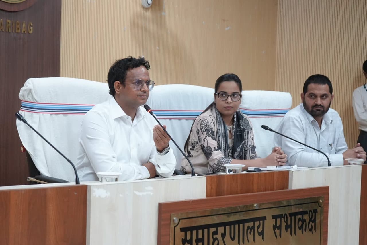 समयबद्ध और गुणवत्तापूर्ण तरीके से पूरी हों विकास योजनाएं : उपायुक्त हेमंत सती