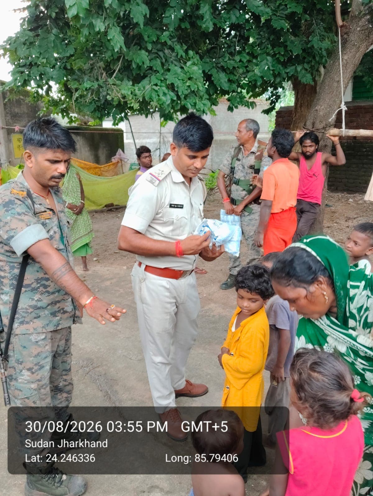 चलकुशा पुलिस ने बिरहोर बस्तियों में चलाया जागरूकता अभियान