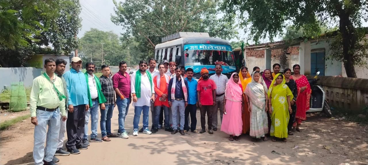 केदला से झा मुमो नेता समर्थकों के साथ राजभवन रवाना