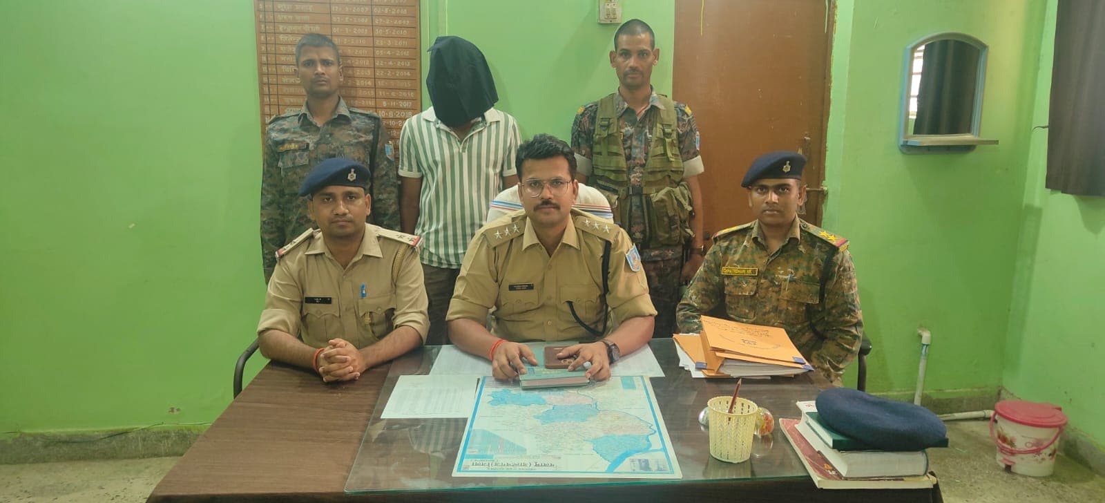 बकरीद से पहले चैनपुर पुलिस की बड़ी कार्रवाई, 18 मवेशियों के साथ युवक गिरफ्तार