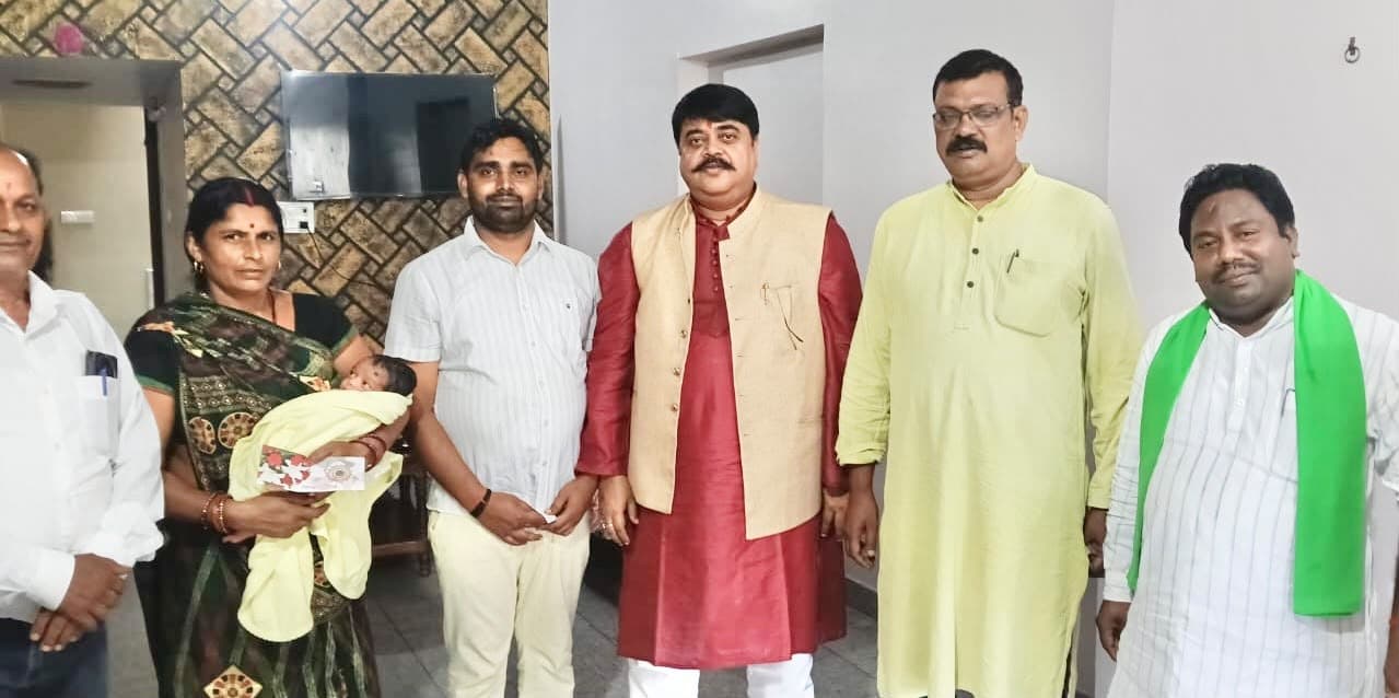 कांग्रेस नेताओं ने प्रज्ञान गुप्ता को दी स्नेह व शुभकामनाएं
