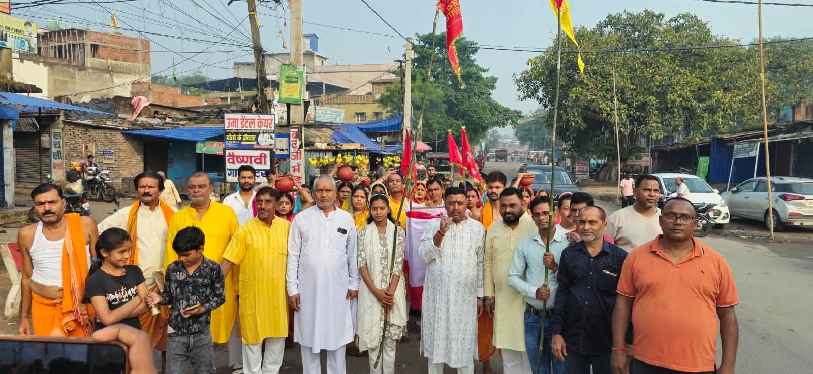 गाजे-बाजे के साथ निकली भव्य कलश यात्रा