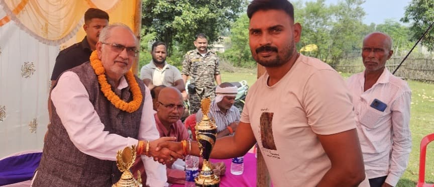 तेलोडीह में शिव शक्ति क्लब क्रिकेट टूर्नामेंट का आगाज, विधायक मनोज यादव बोले - खेल से बढ़ता है अनुशासन और भाईचारा