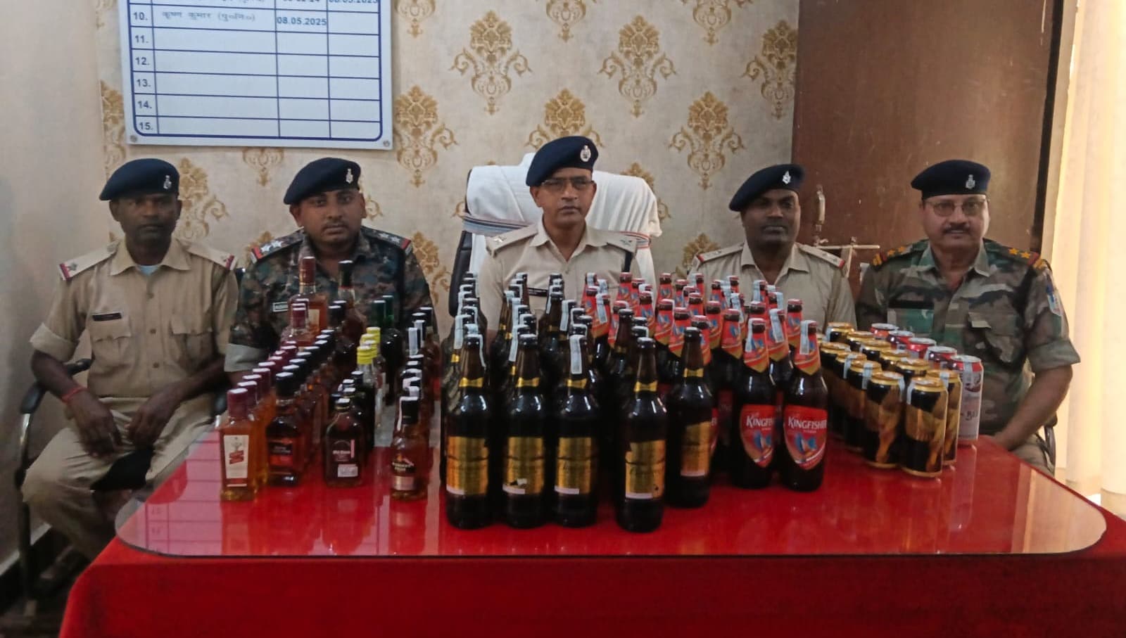 रजरप्पा पुलिस का छापा, हजारों रुपये के अवैध शराब जब्त