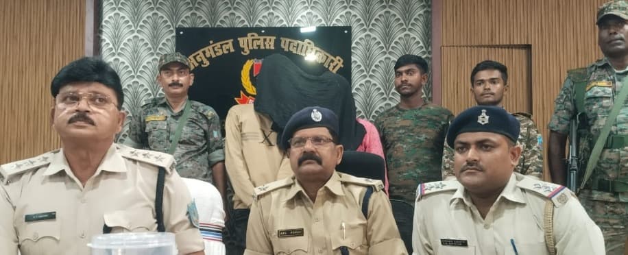 पदमा में पुलिस की बड़ी कार्रवाई, ब्राउन शुगर और गांजा के साथ दो तस्कर गिरफ्तार, होंडा सिटी कार व बाइक जब्त