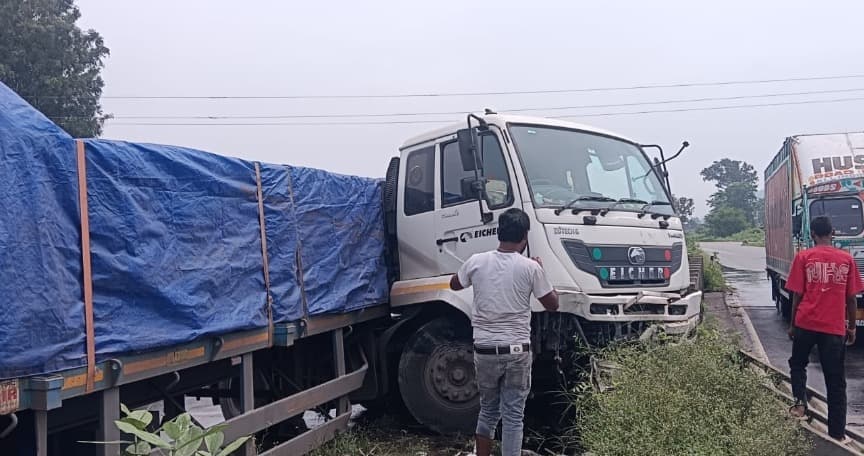 एन एच ए आई की लापरवाही से करियातपुर बरसोत पुल बना ऐक्सिडेंटल जोन 