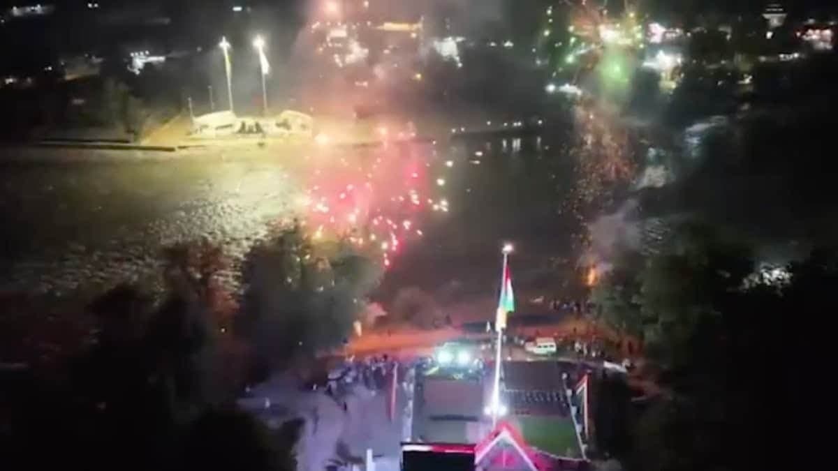 LoC की जीरो लाइन पर दिखा देशभक्ति का जोश, पहली बार हुई आतिशबाजी