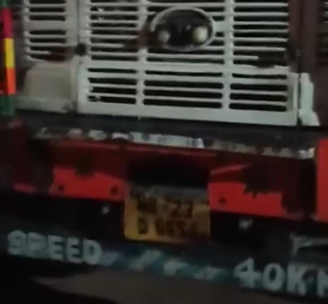 गायों और बछड़ों से लदी गाड़ी पकड़ी, वीडियो वायरल