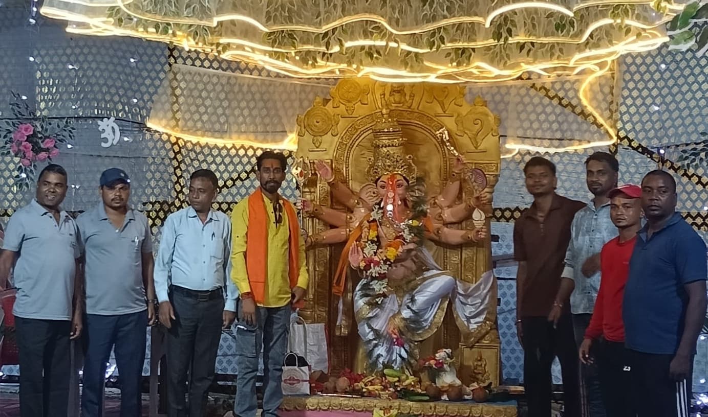पंडालों में विराजे विघ्नहर्ता, दर्शन को उमड़ी श्रद्धालुओं की भीड़