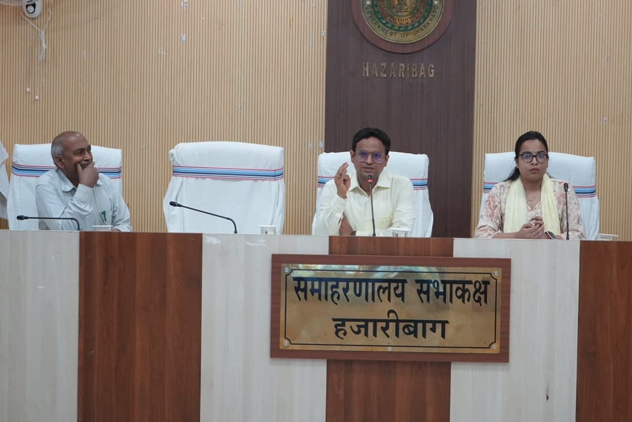 उपायुक्त ने स्वास्थ्य सेवाओं की समीक्षा कर दिए अहम निर्देश, सदर अस्पताल में लगेगी ब्लड सेपरेटर मशीन