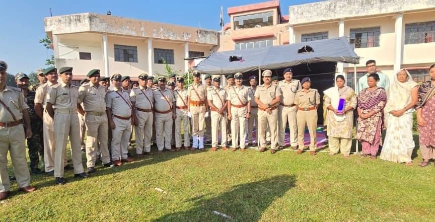 जैप-07 पदमा में पुलिस संस्मरण दिवस पर शहीदों को दी गई श्रद्धांजलि, समादेष्टा अविनाश कुमार ने कहा - शहीदों का बलिदान सदैव रहेगा अविस्मरणीय