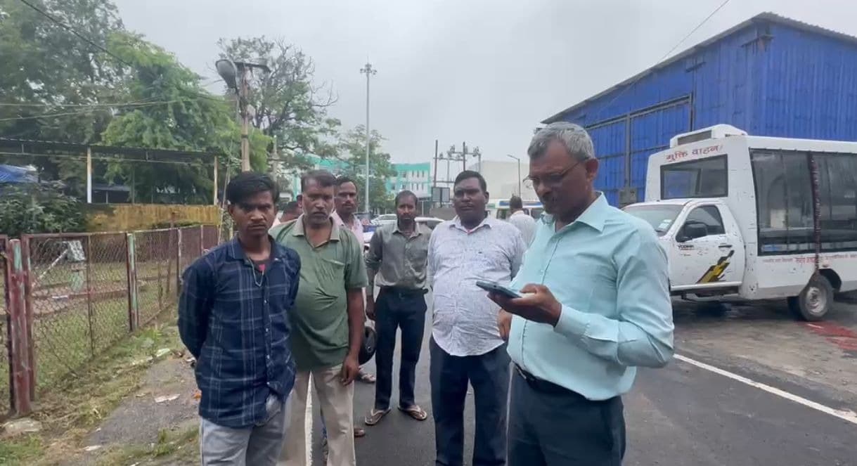 खेत में खाना खाते समय गिरी आसमानी आफत, वज्रपात से महिला की मौत, एक ही परिवार के तीन सदस्य घायल