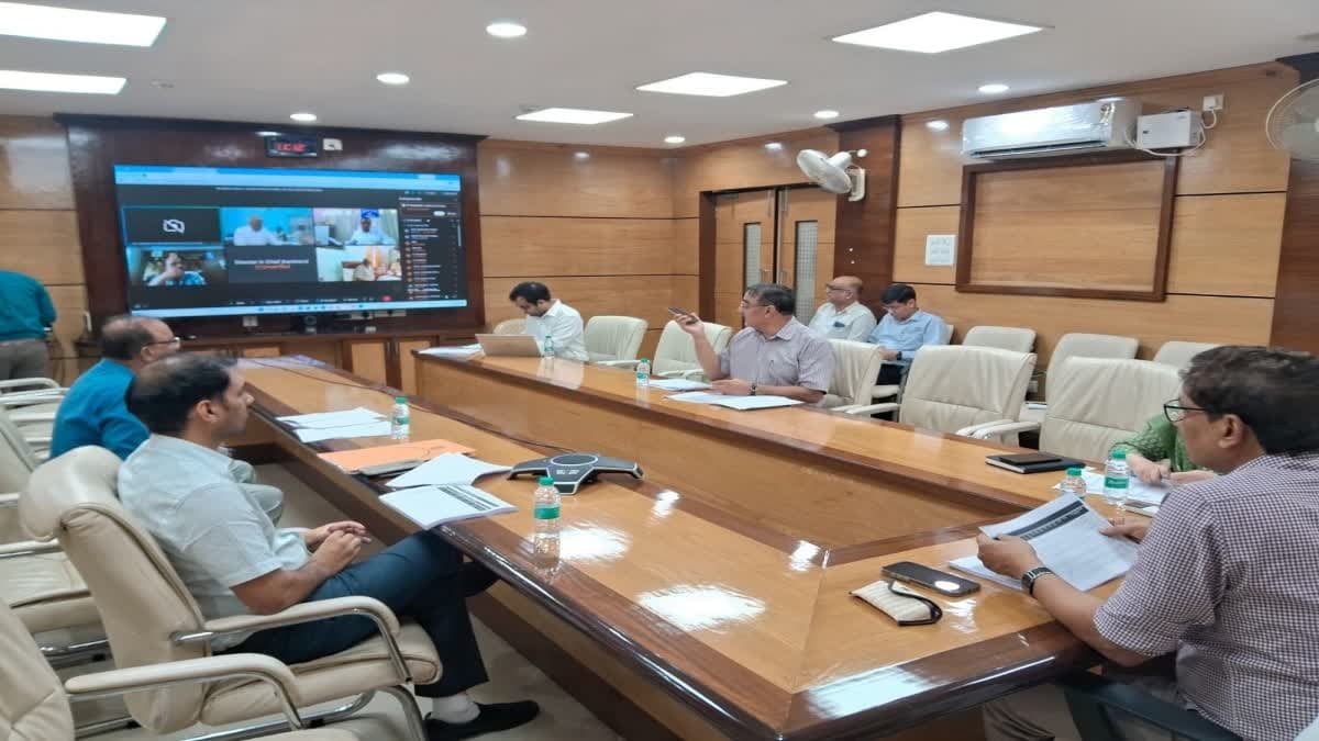 सदर अस्पतालों और मेडिकल कॉलेजों की व्यवस्था की समीक्षा