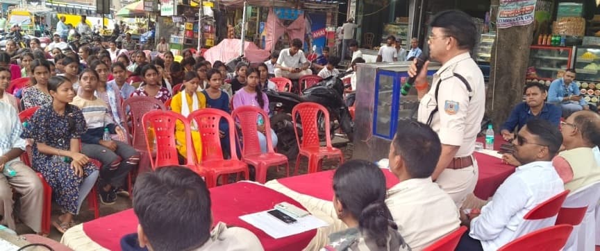 बरही चौक पर पुलिस ने चलाया जागरूकता अभियान, जनता से सहयोग की अपील  