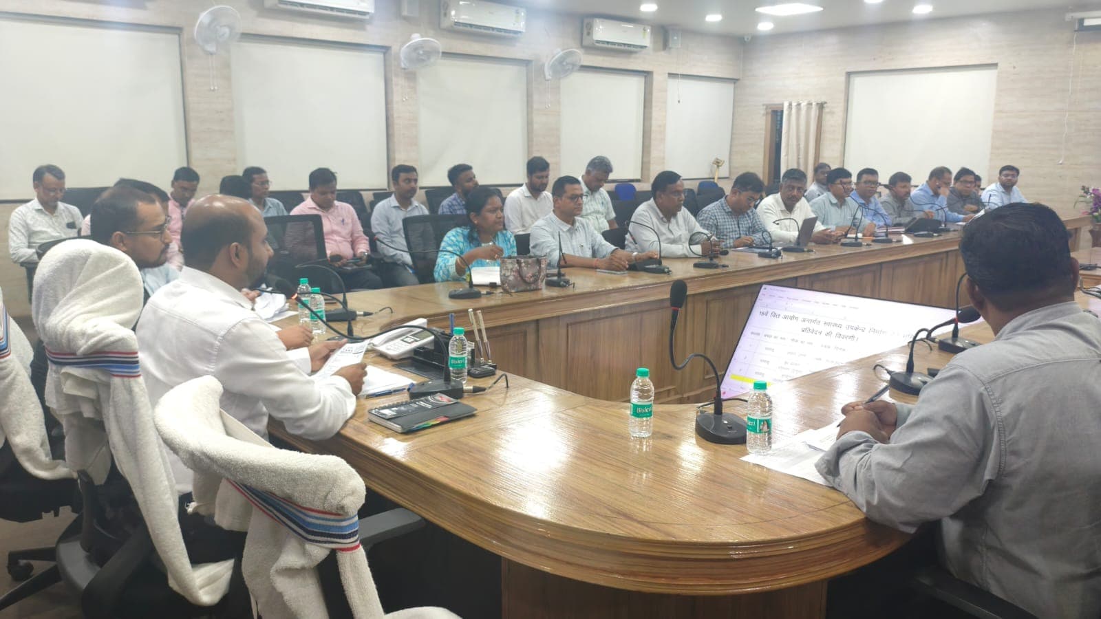  एनओसी निर्गत करने पर डीसी ने की समीक्षा, सीसीएल को पुनर्वास स्थलों पर मूलभूत सुविधाएं सुनिश्चित करने के निर्देश