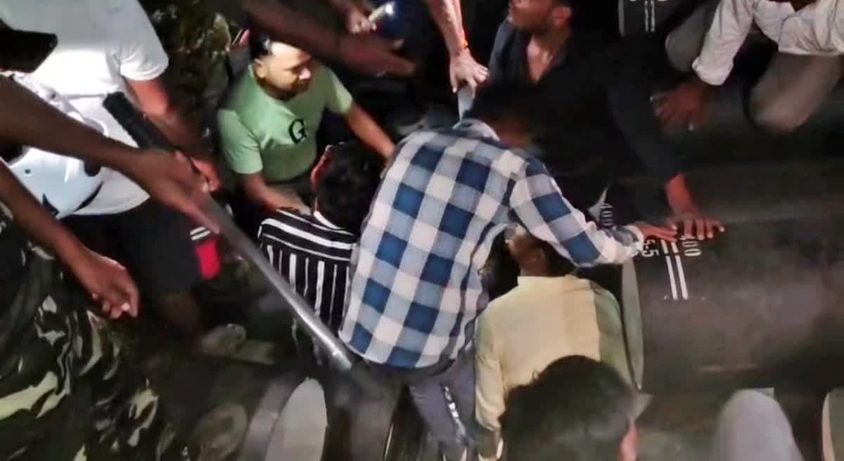 खेलते समय बड़े पाइप में फंसा मासूम, पुलिस-ग्रामीणों ने बचाया