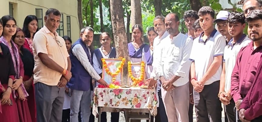 दीनदयाल उपाध्याय कौशल केंद्र में मनायी गई गांधी एवं शास्त्री की जयंती