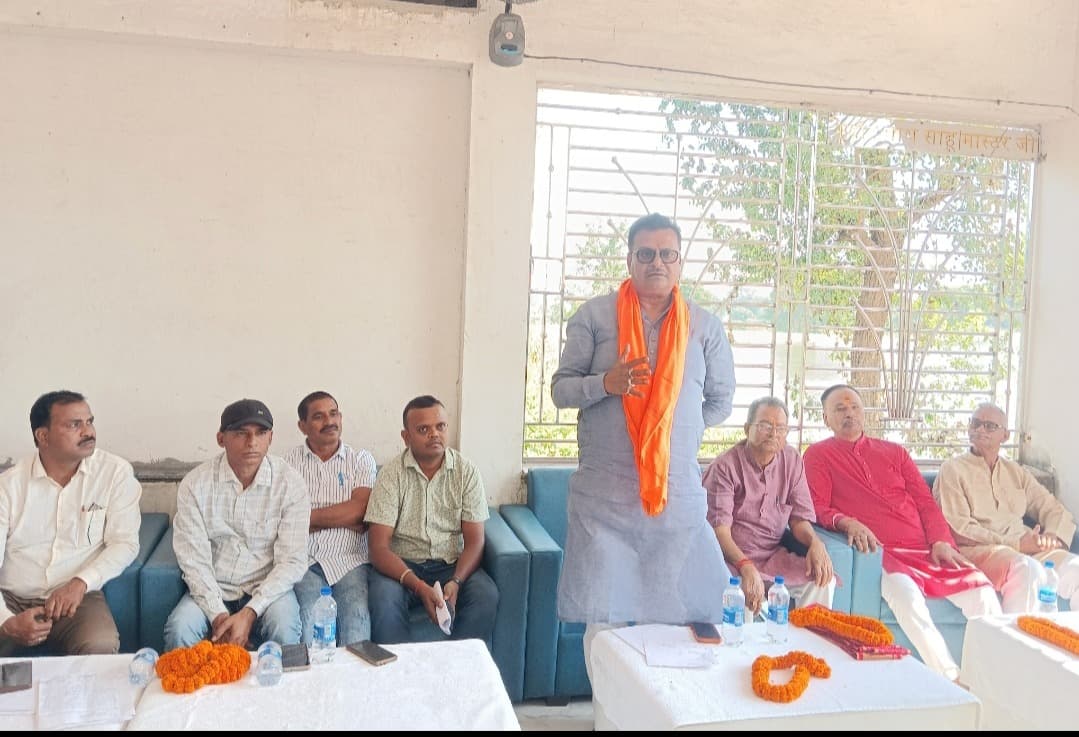 मांडू के प्रमुख समस्याओं को लेकर सांसद ने की बैठक, जल्द समाधान का दिया भरोसा