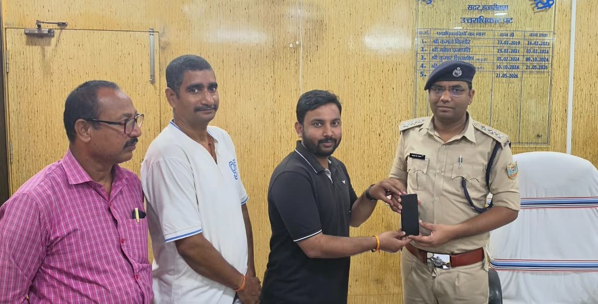 ऑपरेशन मुस्कान से 22 लोगों के चेहरे पर लौटी खुशी, पुलिस ने लौटाए खोए मोबाइल