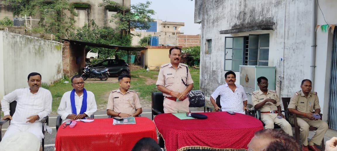 ईद-ए-मिलादुन्नबी को लेकर विष्णुगढ़ थाने में शांति समिति की बैठक: सौहार्द और भाईचारे के साथ पर्व मनाने की अपील