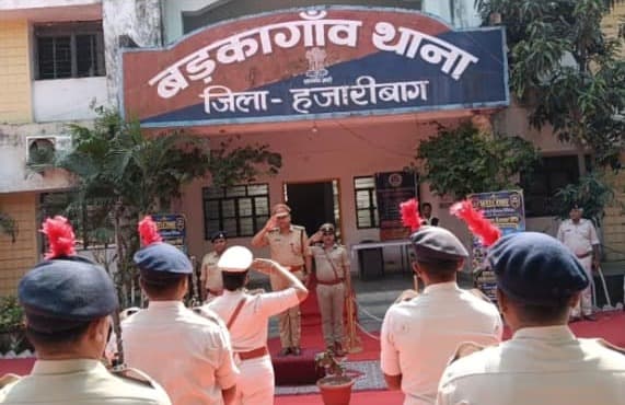 बड़कागांव थाना निरीक्षण में एसपी ने अपराध नियंत्रण पर दिए सख्त निर्देश