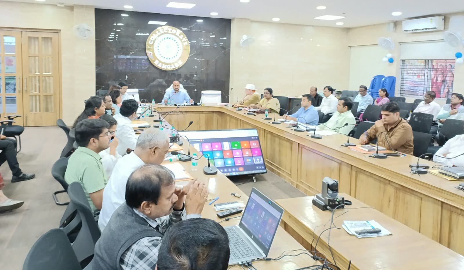 उपायुक्त ऋतुराज ने की विकास योजनाओं की समीक्षा, अधिकारियों को दिए निर्देश