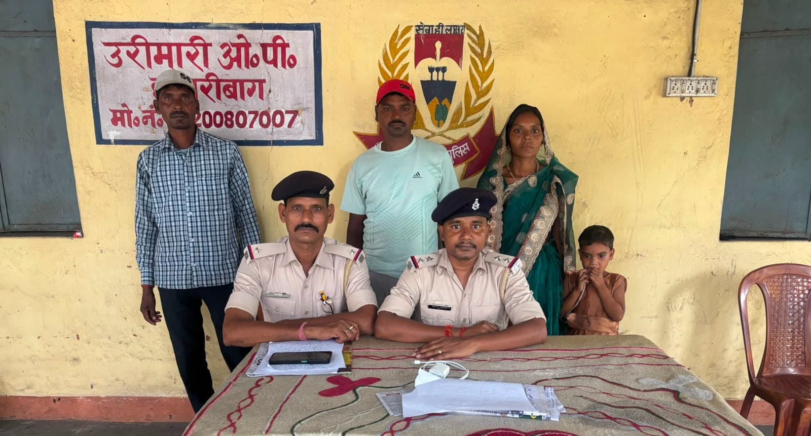 उरीमारी पुलिस की तत्परता से लापता महिला और छह वर्षीय बच्ची बरामद, परिजनों को सकुशल सौंपा