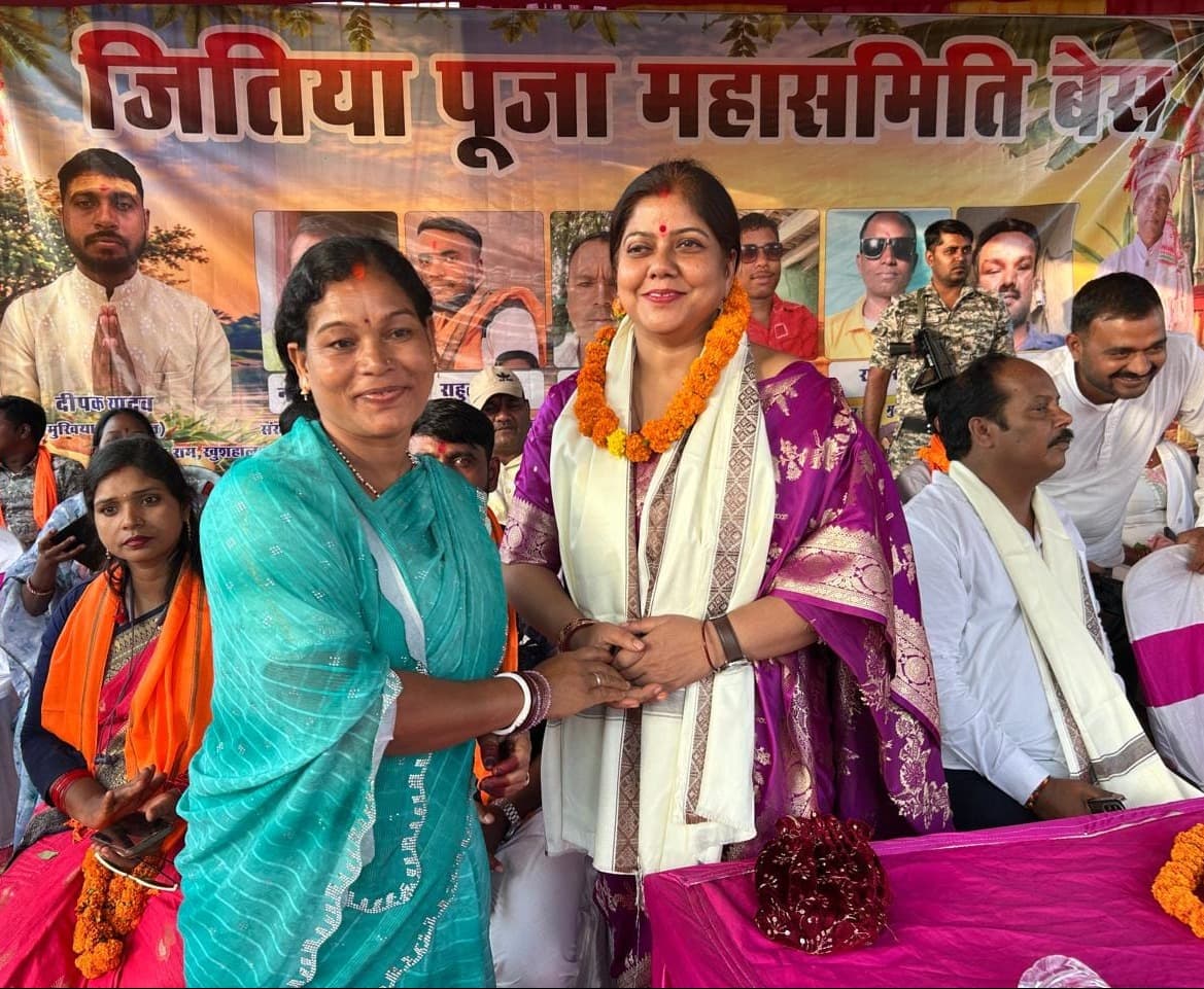 जितिया मेला महोत्सव में शामिल हुईं शेफाली गुप्ता, ग्रामीणों से किया आत्मीय संवाद