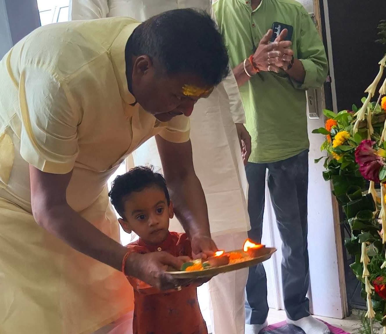 सावन की तृतीय सोमवारी पर शिवमय हुआ सांसद आवास, सांसद मनीष जायसवाल ने किया रुद्राभिषेक