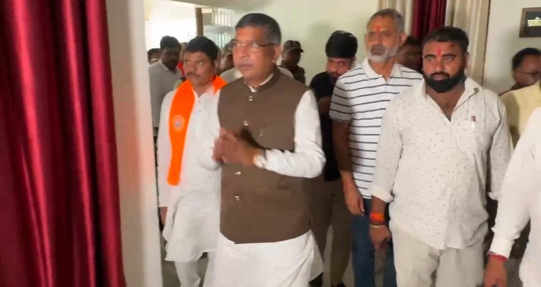 चतरा पहुंचे भाजपा प्रदेश अध्यक्ष आदित्य साहू, जेल में बंद श्रीनिवास सिंह और काली यादव से की मुलाकात
