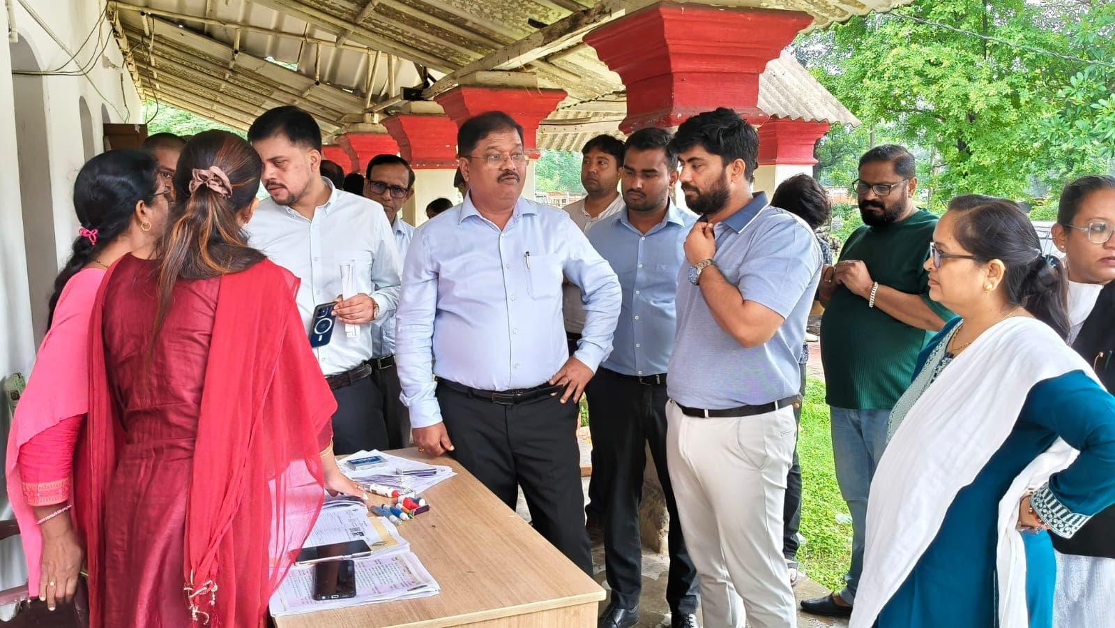 मुख्य निर्वाचन पदाधिकारी ने हजारीबाग के मतदान केंद्रों का किया निरीक्षण