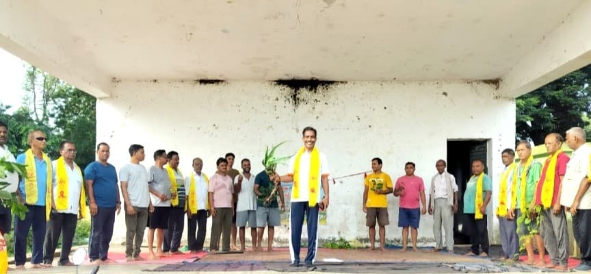 योग गुरु के नेतृत्व में धूमधाम से मनाया गया जड़ी-बूटी दिवस, औषधीय पौधों के संरक्षण का लिया संकल्प