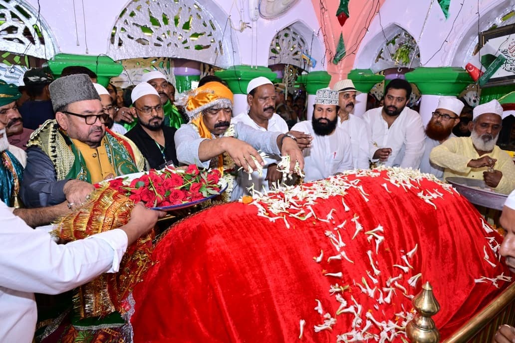 219वें उर्स में शामिल हुए मुख्यमंत्री हेमन्त सोरेन, रिसालदार बाबा की मजार पर की चादरपोशी