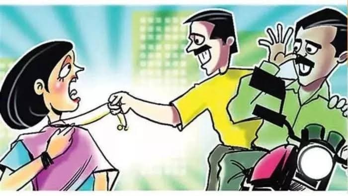 बगोदर में पुलिस और ग्रामीणों की तत्परता: महिला से चेन छीनकर भाग रहे बाइक सवार दो बदमाश दबोचे गए, सोने की चेन बरामद