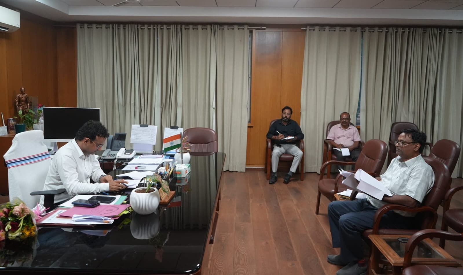 उपायुक्त हेमंत सती ने की खनन विभाग की समीक्षा, अवैध ईंट भट्ठों पर सख्त कार्रवाई के निर्देश