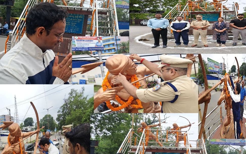 हूल दिवस पर सिदो-कान्हू को श्रद्धांजलि, उपायुक्त व पुलिस अधीक्षक ने किया माल्यार्पण