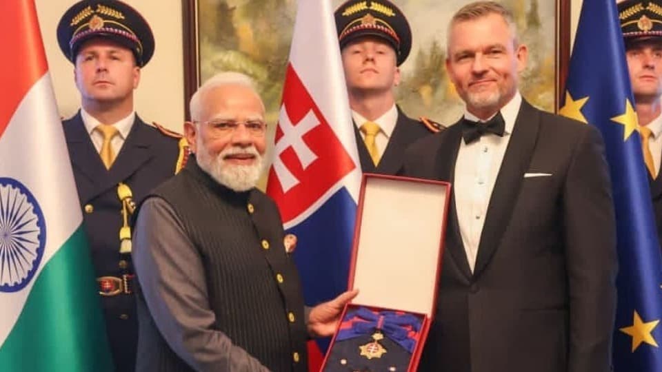 पीएम मोदी को स्लोवाकिया का सर्वोच्च सम्मान, मिला ‘ऑर्डर ऑफ द व्हाइट डबल क्रॉस’