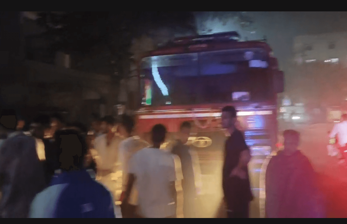 हुरहुरु के KTM शोरूम में भीषण आग, कई वाहनों के जलकर क्षतिग्रस्त होने की आशंका