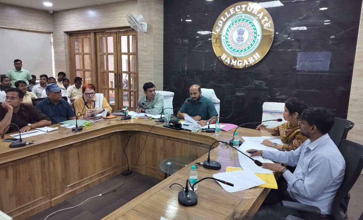 पंचायतों को मॉडल बनाने की तैयारी, उपायुक्त ने योजनाओं की समीक्षा कर दिए सख्त निर्देश