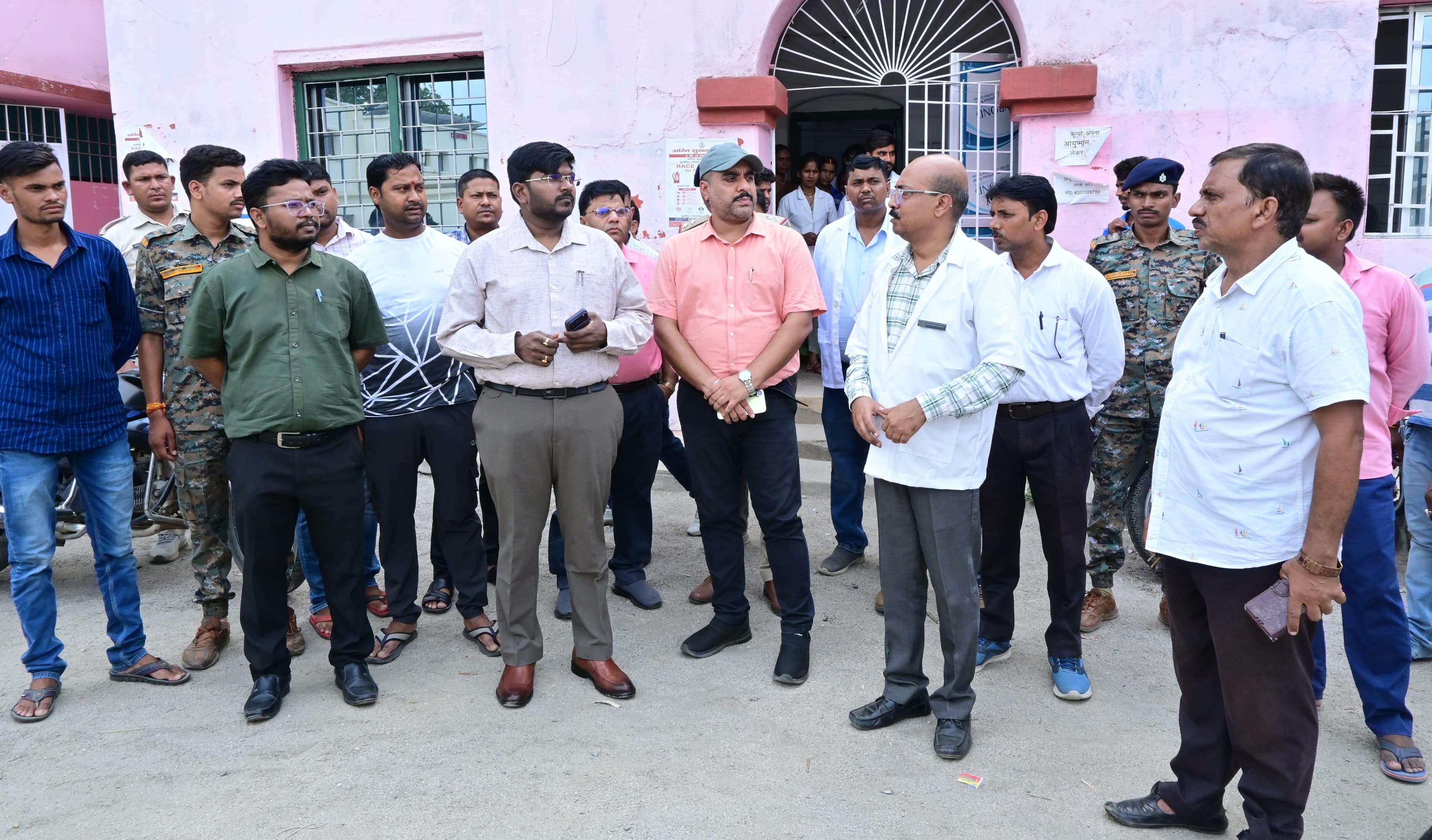 उपायुक्त ने सामुदायिक स्वास्थ्य केंद्र प्रतापपुर एवं नवनिर्मित मल्टी स्पेशलिस्ट भवन का किया निरीक्षण