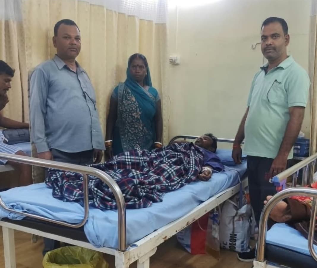 सड़क हादसे में गंवाया एक पैर, मदद के लिए आगे आए समाजसेवी