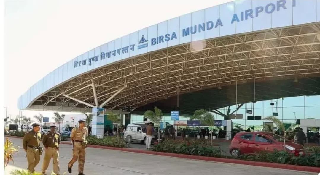 रांची एयरपोर्ट पर इंडिगो की उड़ान में मिली तकनीकी खामी, उड़ान भरने से पहले विमान ग्राउंडेड; सभी यात्री सुरक्षित