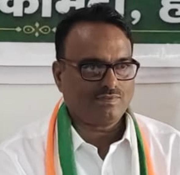 विस्थापित परिवारों को उनका हक दिलाने के लिए आगे आए कांग्रेस स्टेट कोऑर्डिनेटर विनोद कुशवाहा